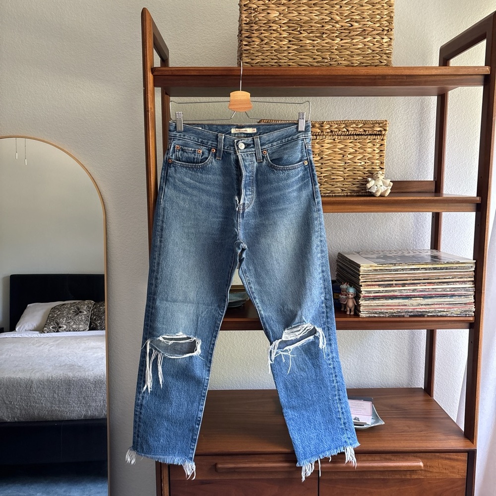Levi's Women's Straight Leg Jeans in Distressed Blue